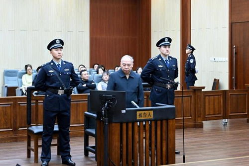国家烟草专卖局原局长凌成兴案开庭_国家烟草专卖局原局长凌成兴受贿、国有公司人员滥用职权案一审开庭