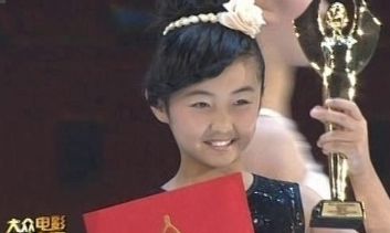 成龙张子枫领衔主演捕风追影_《捕风捉影》：成龙与张子枫碰撞出的别样火花