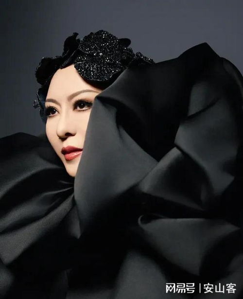 李小冉一路繁花时尚芭莎大片_李小冉一路繁花时尚芭莎大片公布，引发全网嘲讽，她真的糊了吗？